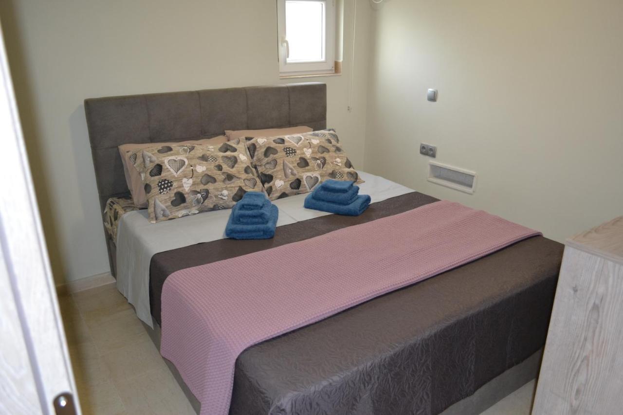 Stergiou Luxury Apartments With Shared Pool أنافيسوس المظهر الخارجي الصورة